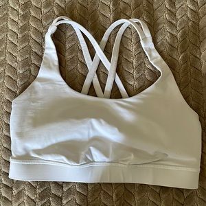White lululemon bra size 6 padding included